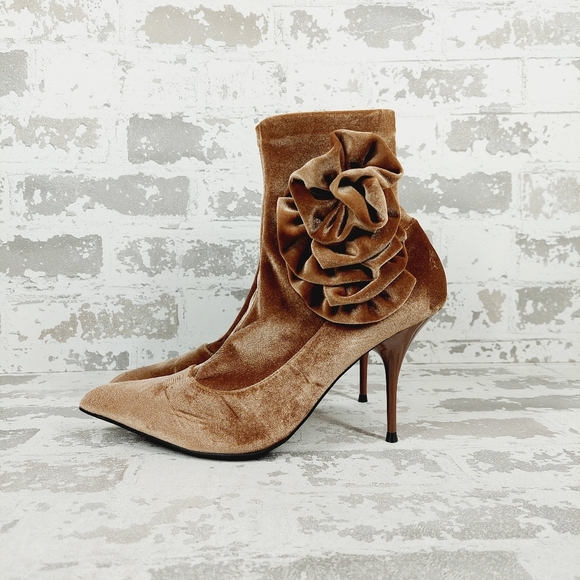 Jeffrey Campbell Shoes - New Jeffrey Campbell Florette Natural Crushed Velvet Floral Heels C204